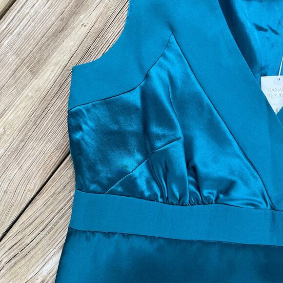 Banana Republic Turquoise 100% Silk Sleeveless Blouse Size 8. NEW - Picture 3 of 7